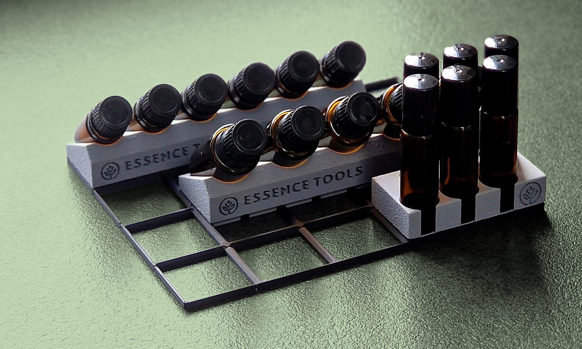 Modulares Ordnungssystem für ätherische Öle von Essence Tools – Halter für 5 ml, 15 ml und Roll-on auf Grundplatte