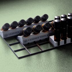 Modulares Ordnungssystem für ätherische Öle von Essence Tools – Halter für 5 ml, 15 ml und Roll-on auf Grundplatte