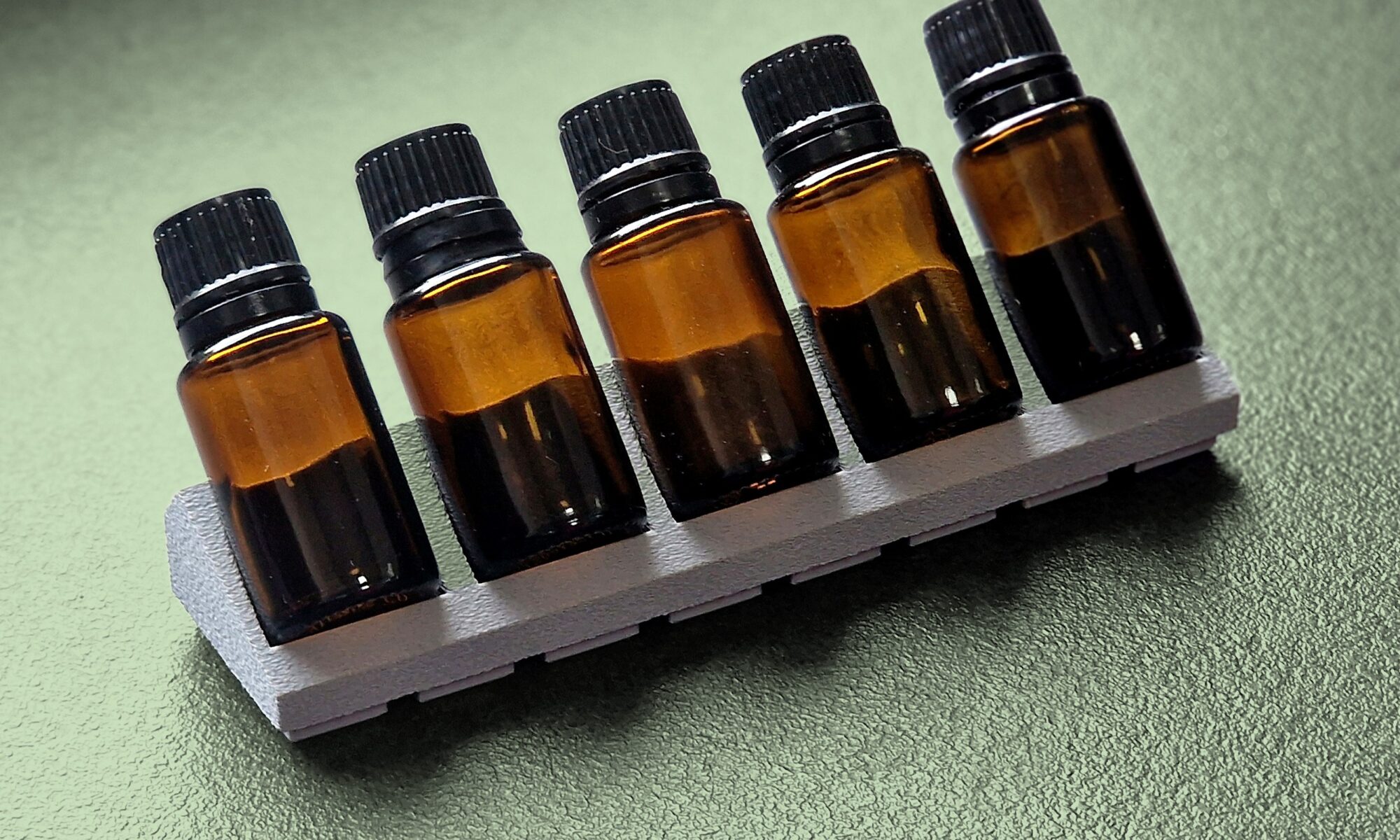 Ölflaschenhalter 15 ml mit 5 Plätzen von Essence Tools
