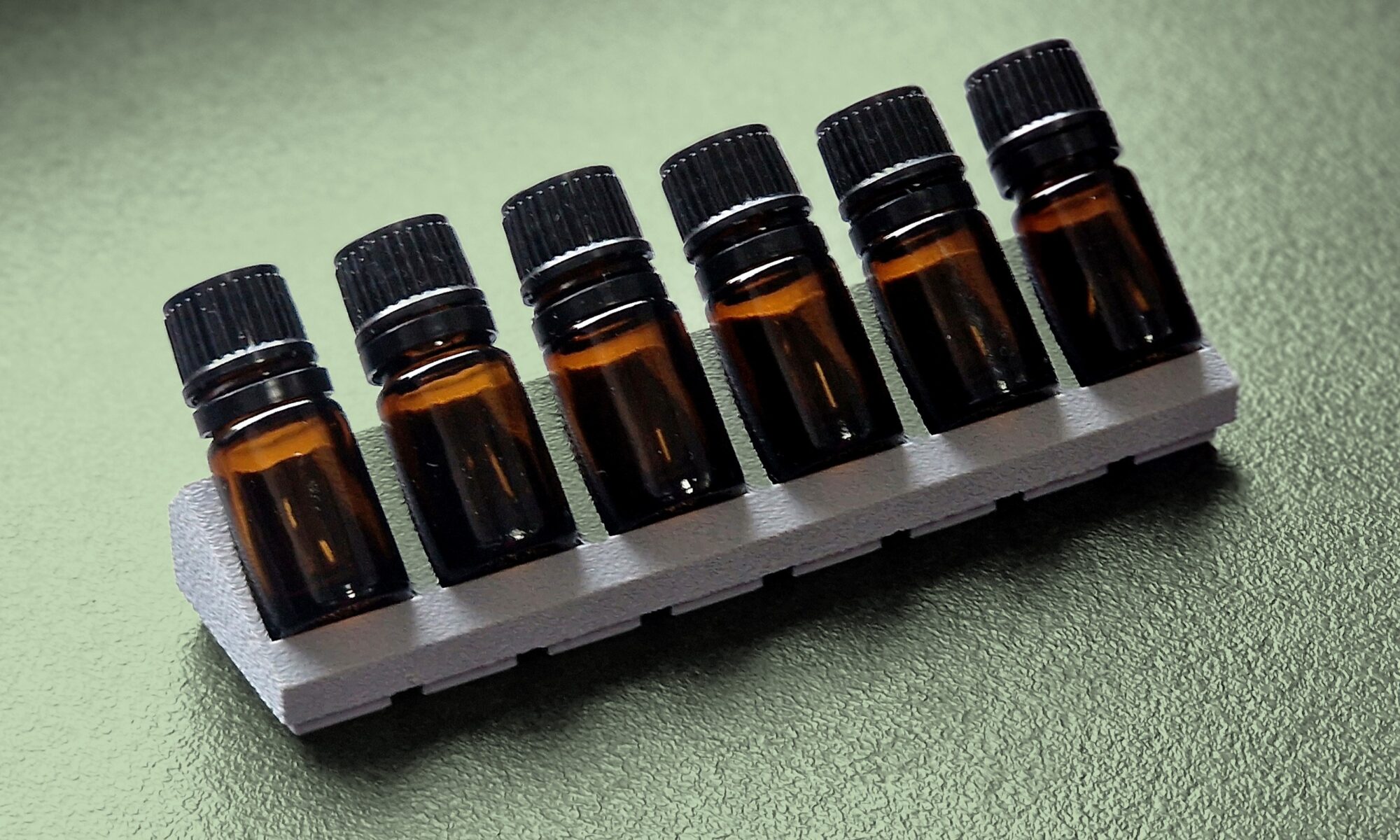 Ölflaschenhalter 5 ml mit 6 Plätzen von Essence Tools